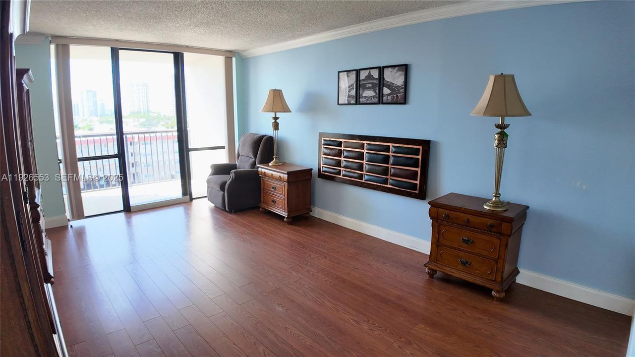 For Rent: $2,400 (2 beds, 2 baths, 1020 Square Feet)