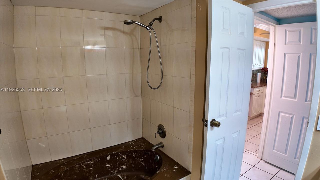 For Rent: $2,400 (2 beds, 2 baths, 1020 Square Feet)