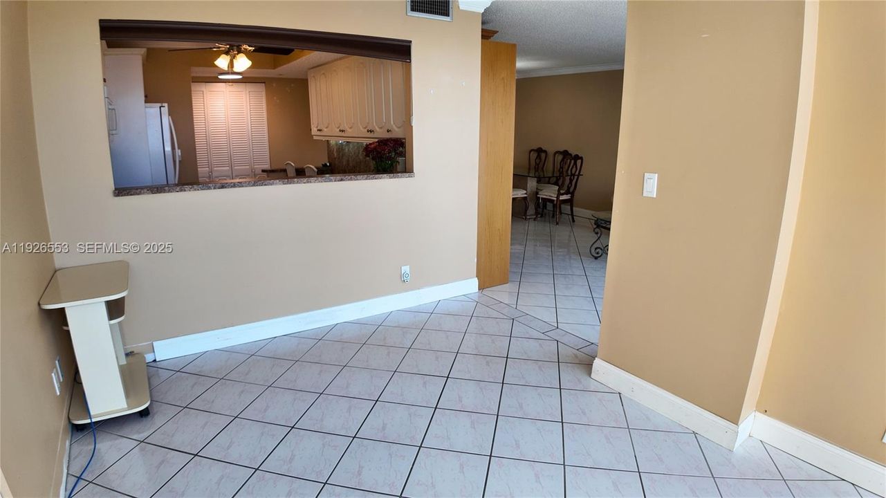 For Rent: $2,400 (2 beds, 2 baths, 1020 Square Feet)