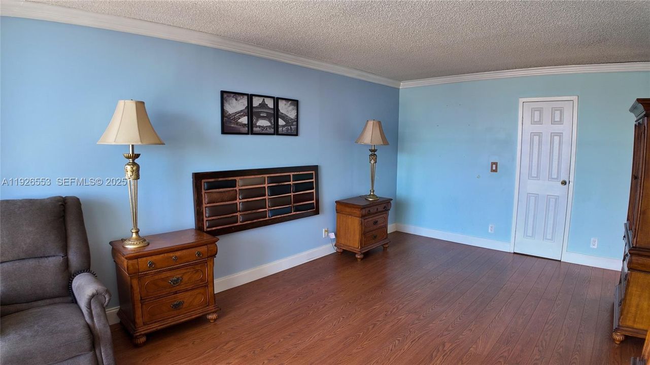 For Rent: $2,400 (2 beds, 2 baths, 1020 Square Feet)