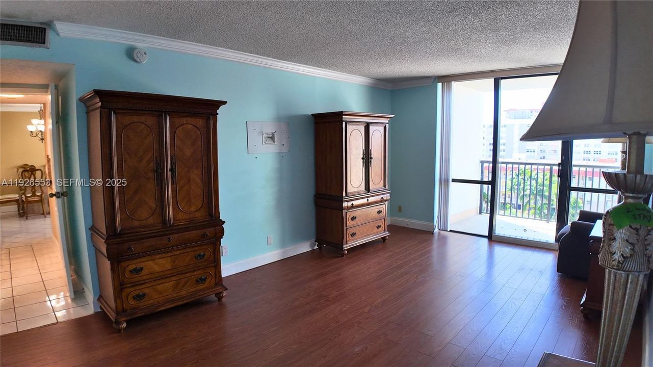 For Rent: $2,400 (2 beds, 2 baths, 1020 Square Feet)