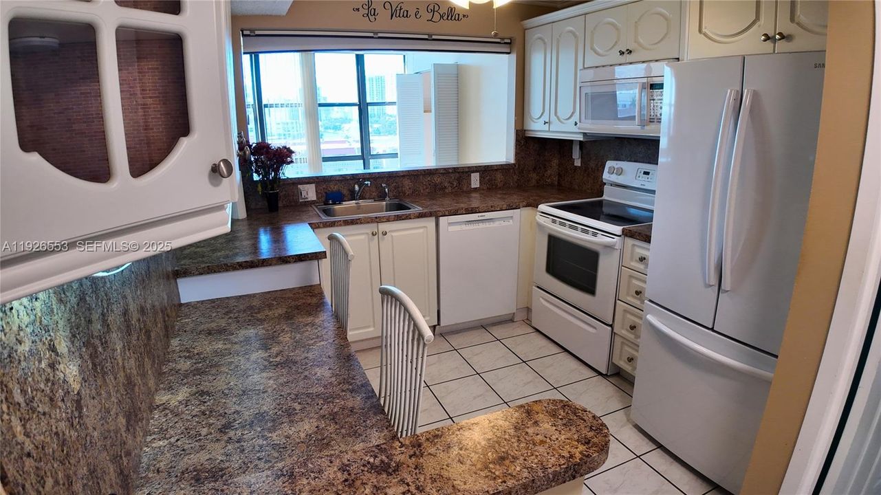 For Rent: $2,400 (2 beds, 2 baths, 1020 Square Feet)