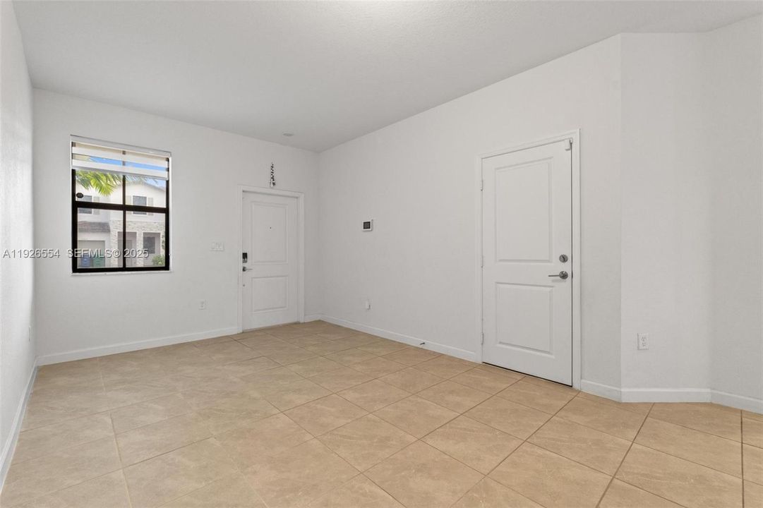 出租: $2,700 (3 贝兹, 2 浴室, 1695 平方英尺)