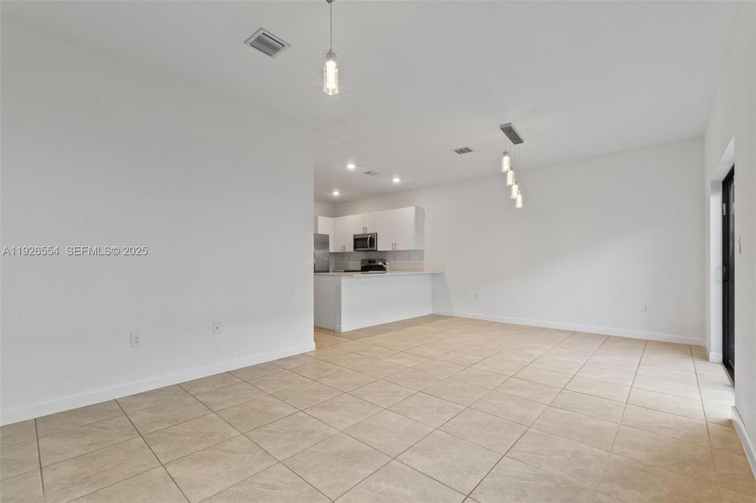 出租: $2,700 (3 贝兹, 2 浴室, 1695 平方英尺)