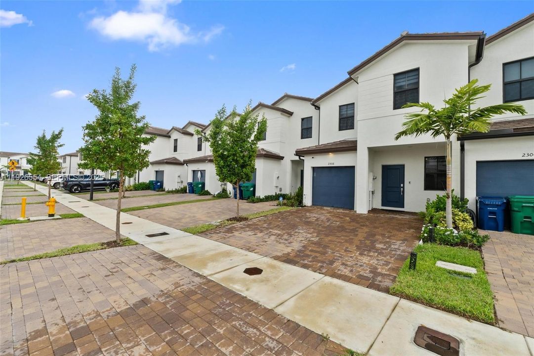 出租: $2,700 (3 贝兹, 2 浴室, 1695 平方英尺)