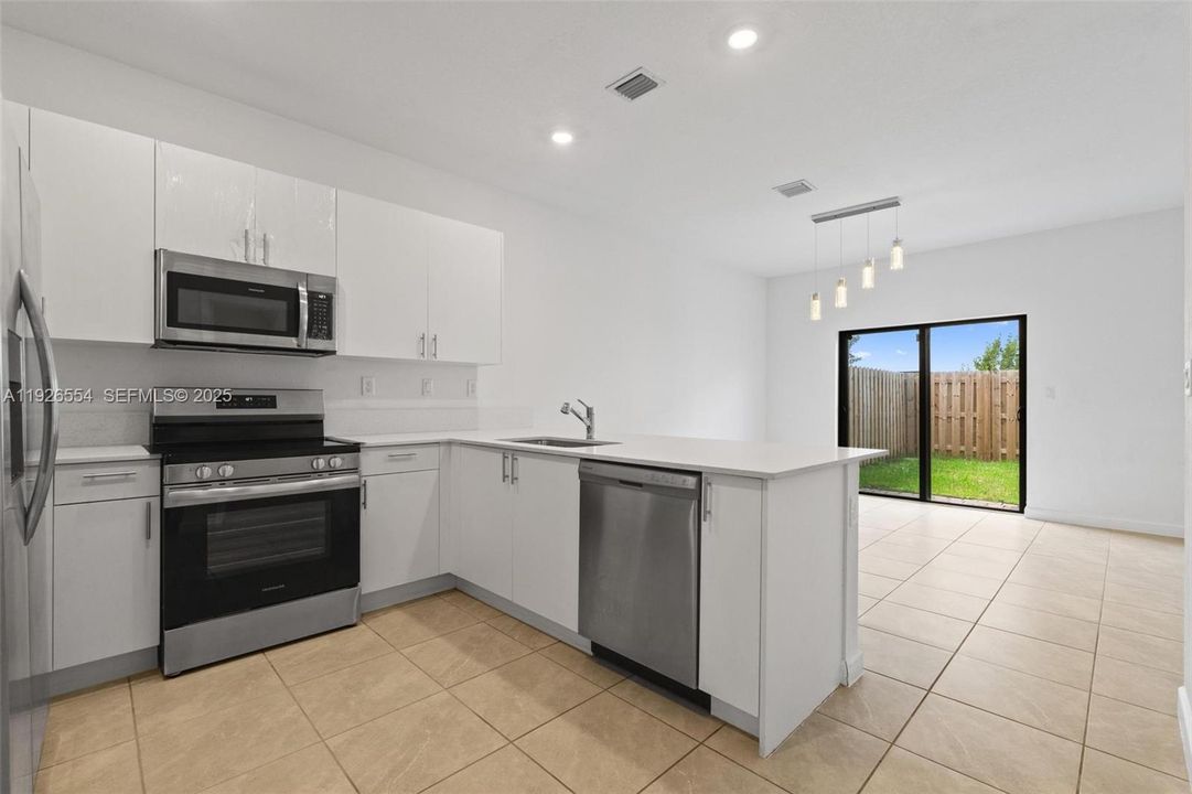 出租: $2,700 (3 贝兹, 2 浴室, 1695 平方英尺)