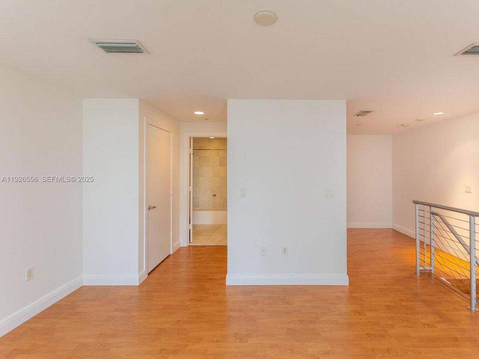 For Sale: $480,000 (1 beds, 1 baths, 1040 Square Feet)