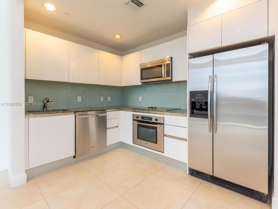 For Sale: $480,000 (1 beds, 1 baths, 1040 Square Feet)