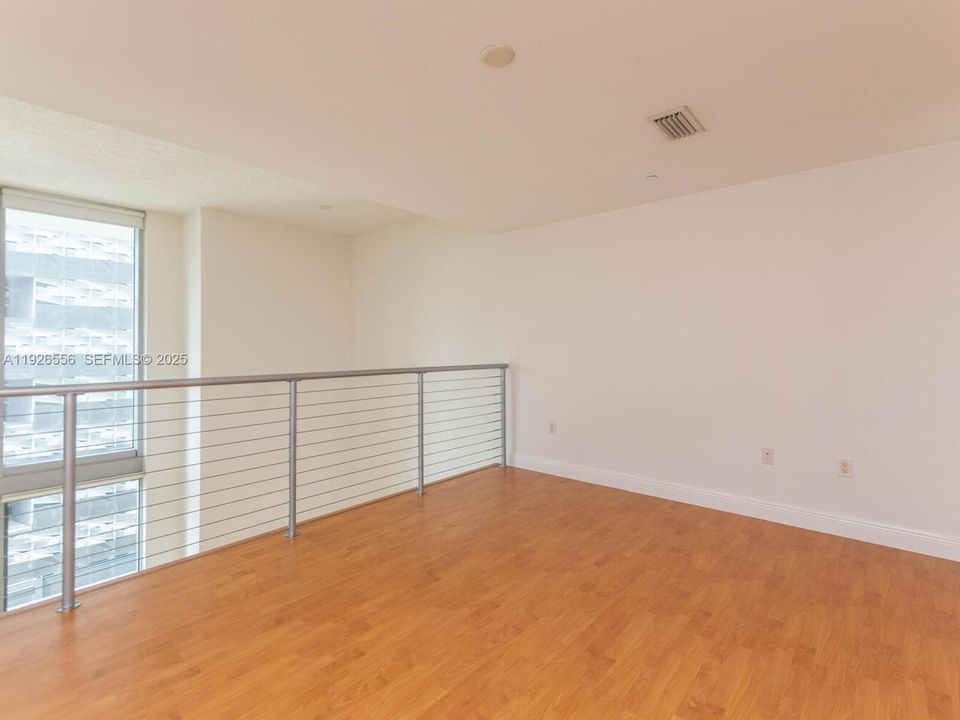For Sale: $480,000 (1 beds, 1 baths, 1040 Square Feet)