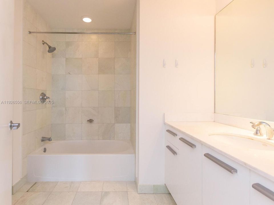 For Sale: $480,000 (1 beds, 1 baths, 1040 Square Feet)