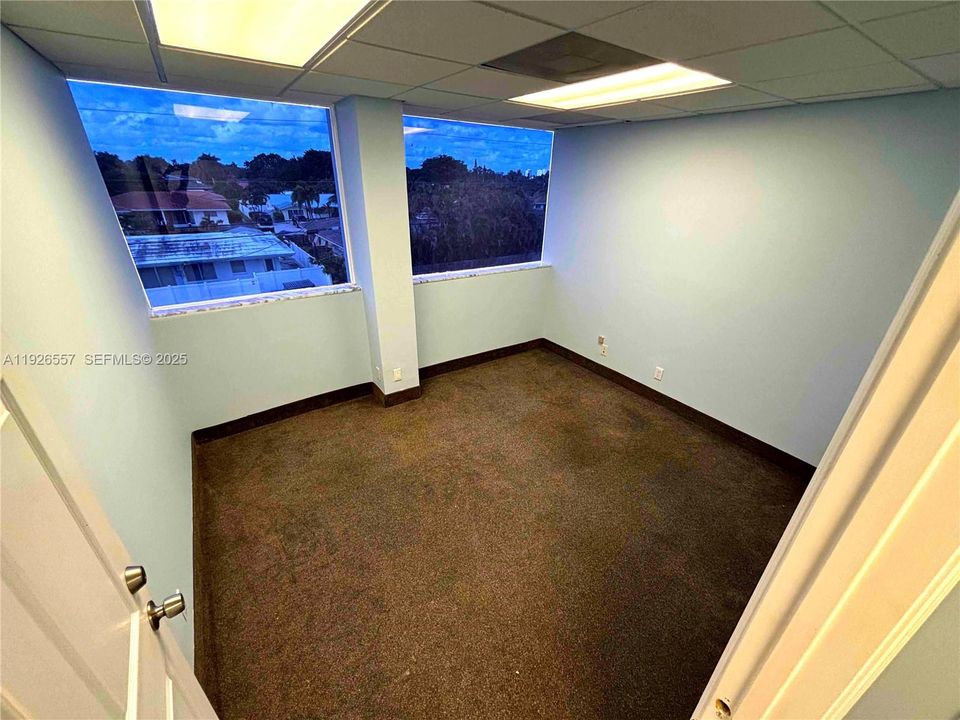 В аренду: $2,825 (0 спален, 0 ванн, 0 Квадратных фут)