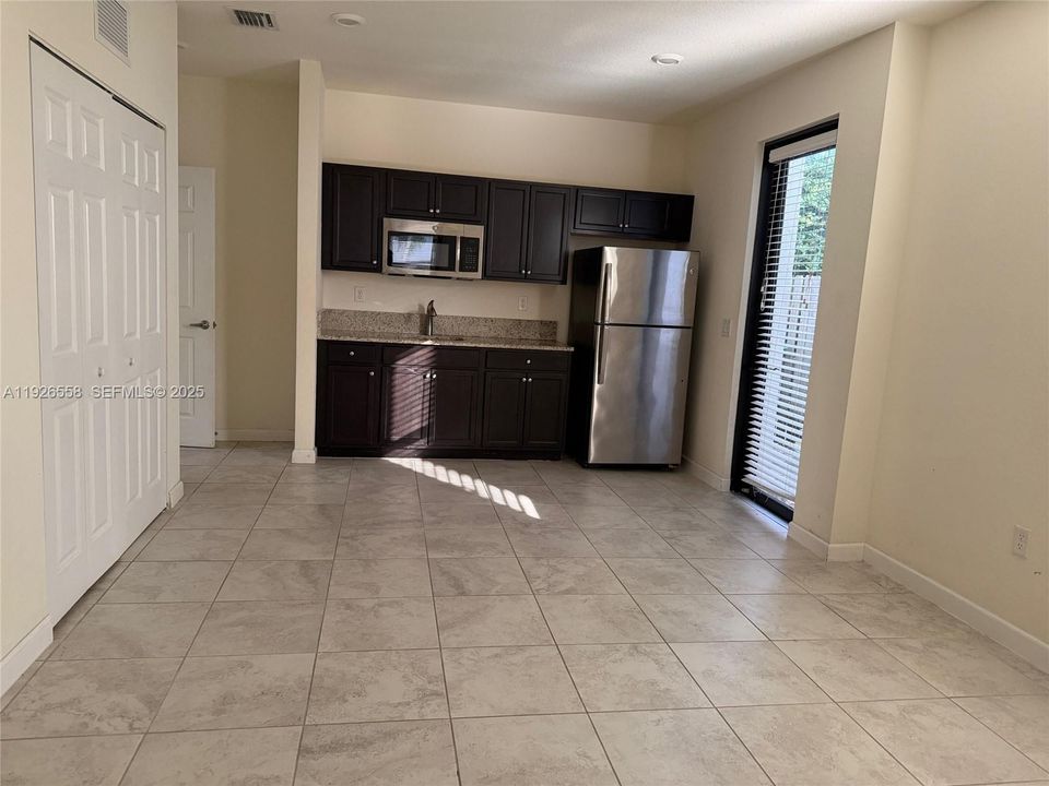 For Rent: $3,500 (5 beds, 3 baths, 3320 Square Feet)
