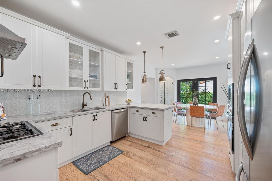 待售: $1,250,000 (3 贝兹, 2 浴室, 1457 平方英尺)