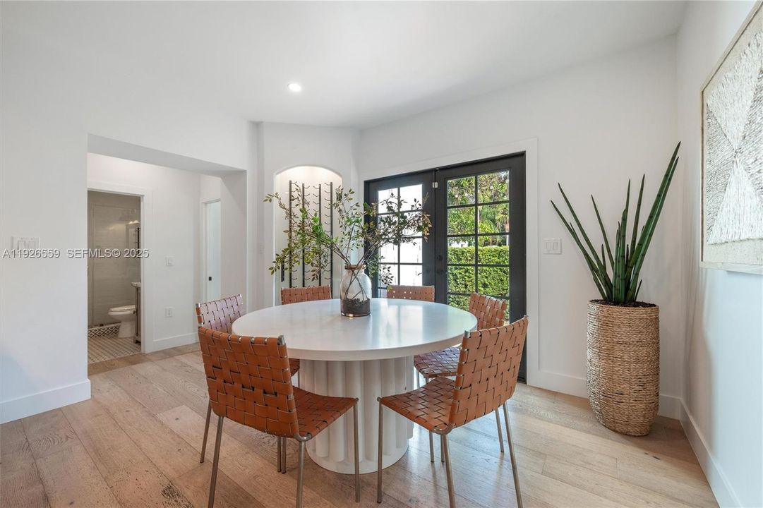 待售: $1,250,000 (3 贝兹, 2 浴室, 1457 平方英尺)