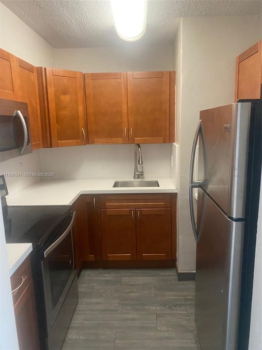For Rent: $2,100 (2 beds, 2 baths, 808 Square Feet)