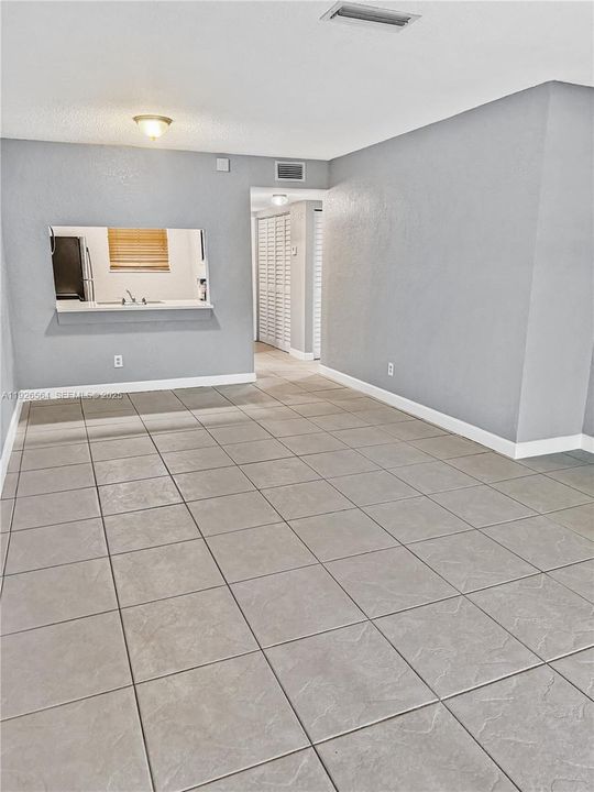 En Venta: $292,000 (2 camas, 2 baños, 914 Pies cuadrados)