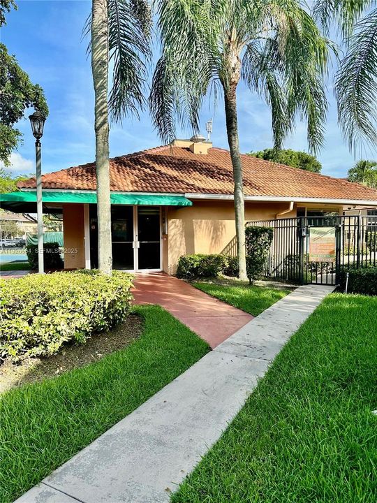 En Venta: $292,000 (2 camas, 2 baños, 914 Pies cuadrados)