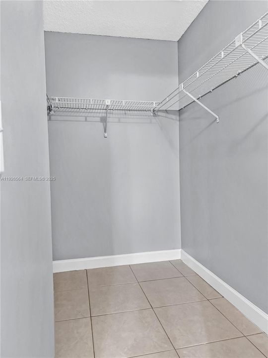 En Venta: $292,000 (2 camas, 2 baños, 914 Pies cuadrados)