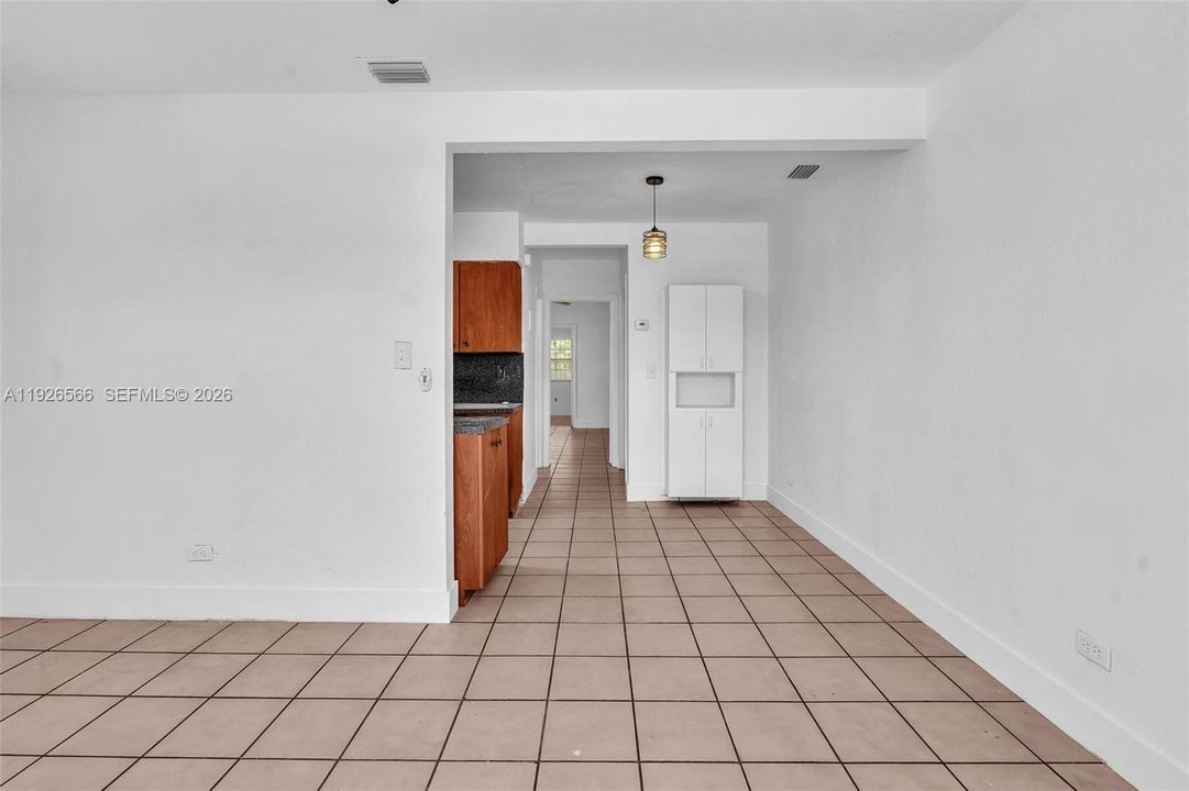 出租: $2,095 (2 贝兹, 1 浴室, 1000 平方英尺)