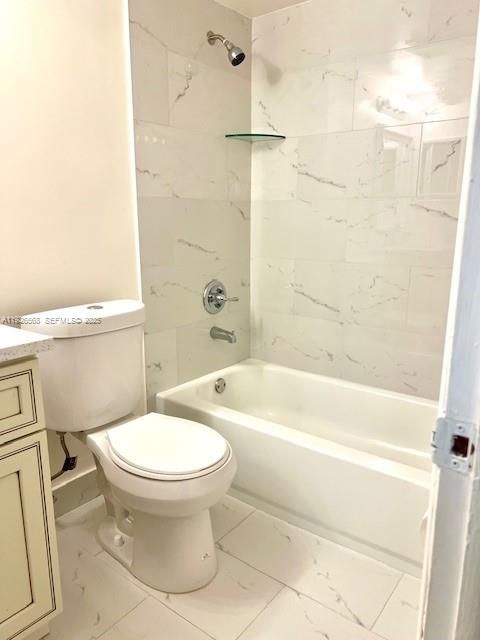 На продажу: $149,900 (2 спален, 2 ванн, 880 Квадратных фут)