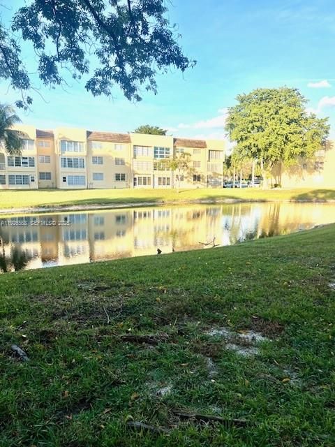 На продажу: $149,900 (2 спален, 2 ванн, 880 Квадратных фут)