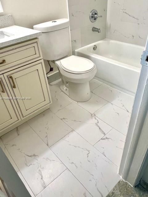 На продажу: $149,900 (2 спален, 2 ванн, 880 Квадратных фут)