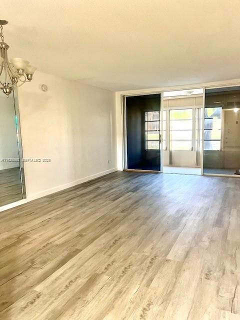 На продажу: $149,900 (2 спален, 2 ванн, 880 Квадратных фут)