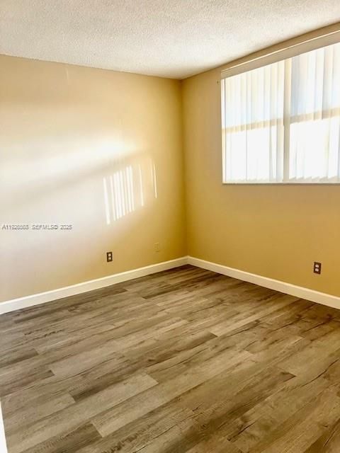 На продажу: $149,900 (2 спален, 2 ванн, 880 Квадратных фут)