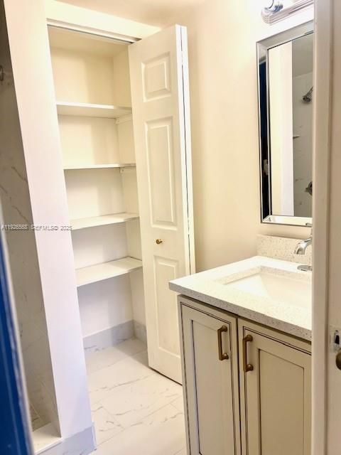 На продажу: $149,900 (2 спален, 2 ванн, 880 Квадратных фут)