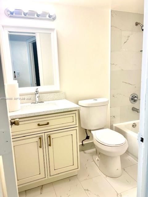 На продажу: $149,900 (2 спален, 2 ванн, 880 Квадратных фут)