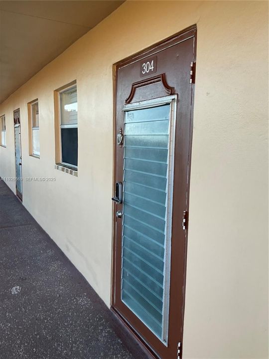 For Sale: $152,000 (2 beds, 2 baths, 850 Square Feet)