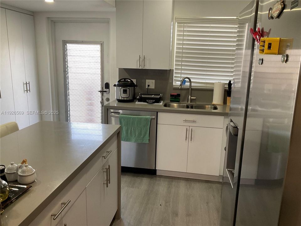 For Sale: $152,000 (2 beds, 2 baths, 850 Square Feet)