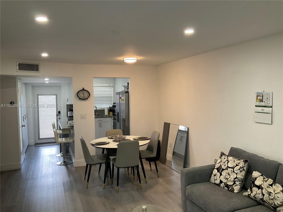 For Sale: $152,000 (2 beds, 2 baths, 850 Square Feet)