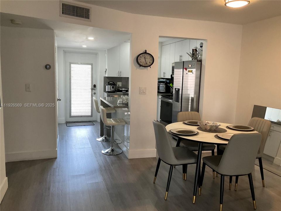 For Sale: $152,000 (2 beds, 2 baths, 850 Square Feet)