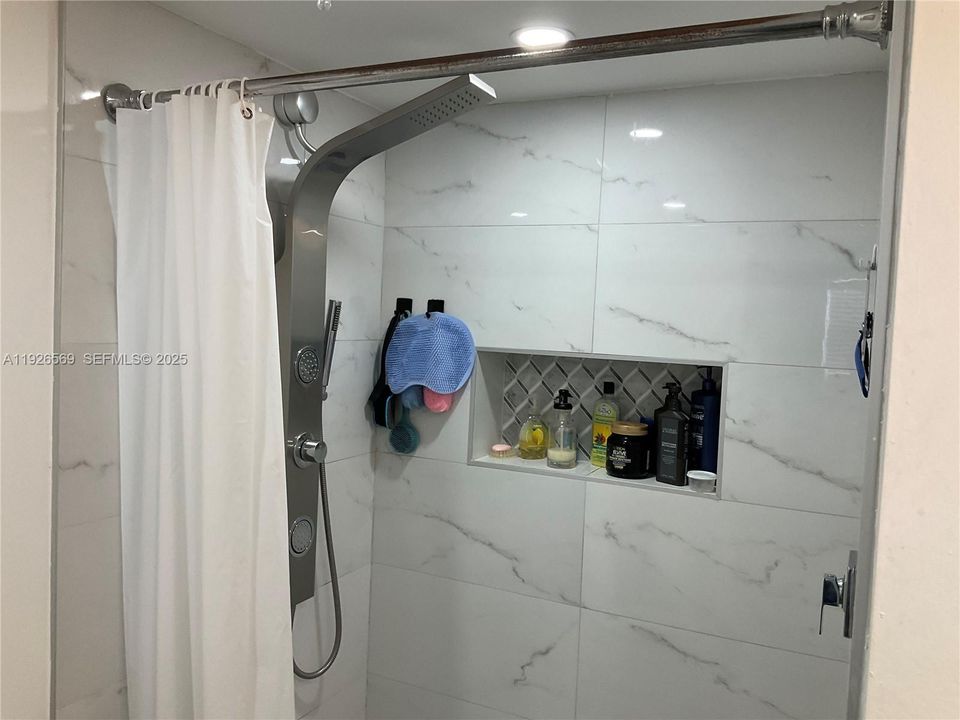 For Sale: $152,000 (2 beds, 2 baths, 850 Square Feet)