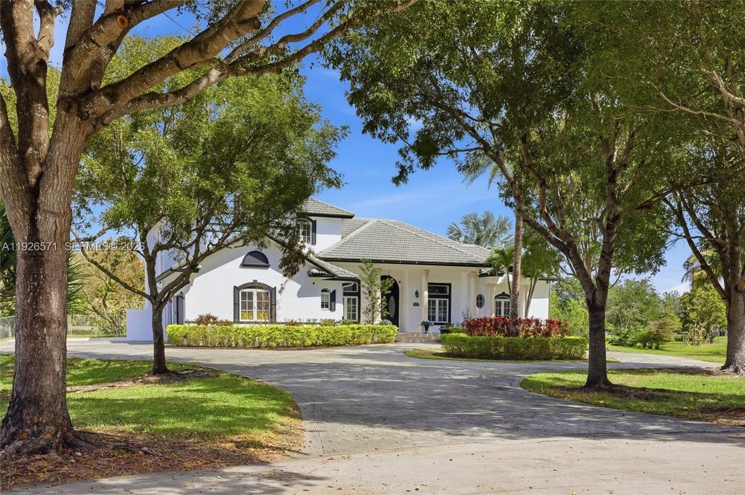 For Sale: $1,997,000 (5 beds, 4 baths, 4651 Square Feet)