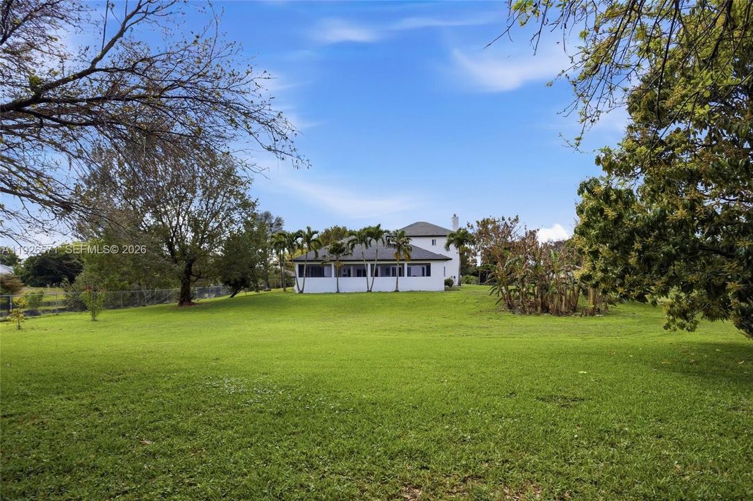 For Sale: $1,997,000 (5 beds, 4 baths, 4651 Square Feet)