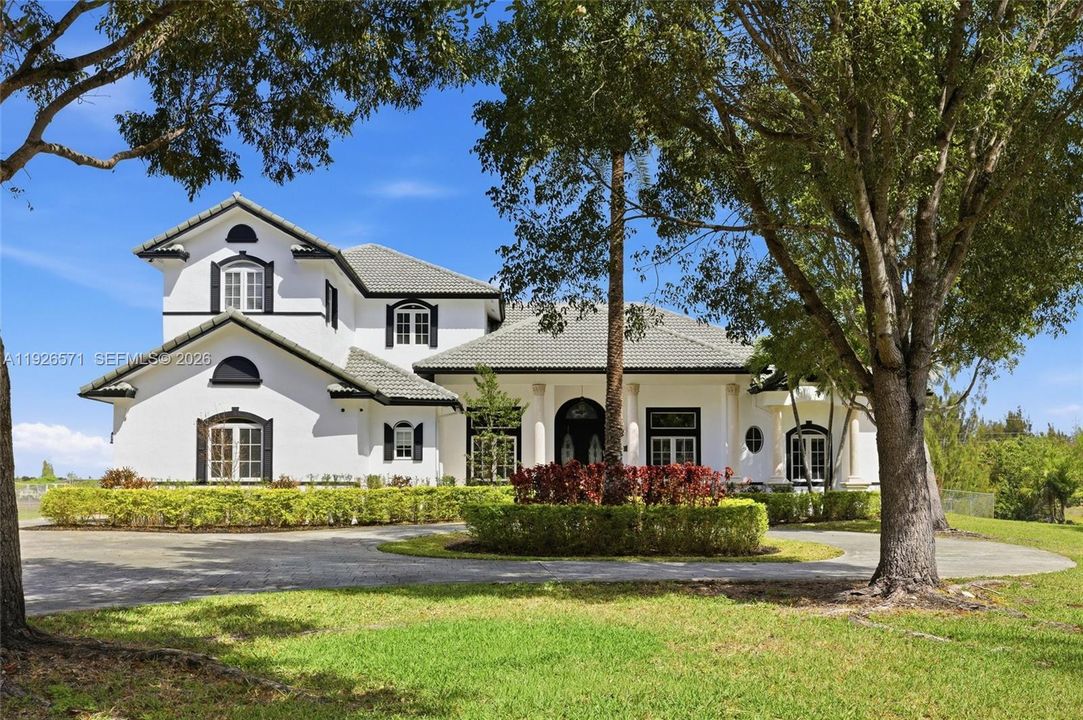 For Sale: $1,997,000 (5 beds, 4 baths, 4651 Square Feet)