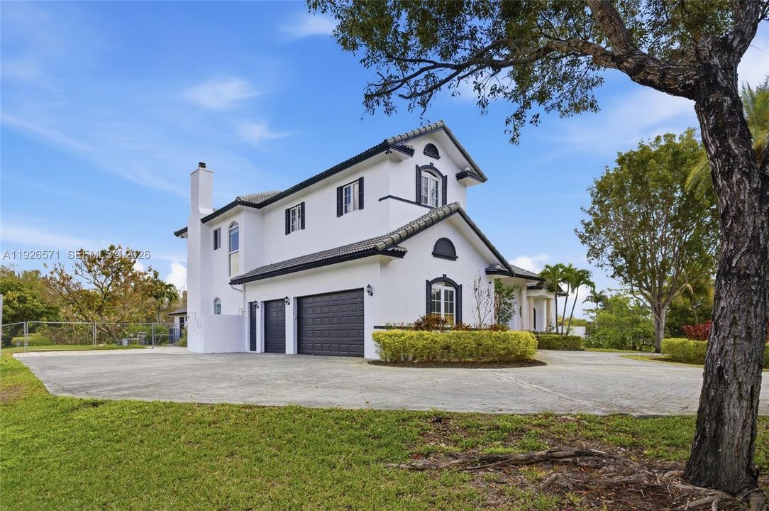 For Sale: $1,997,000 (5 beds, 4 baths, 4651 Square Feet)