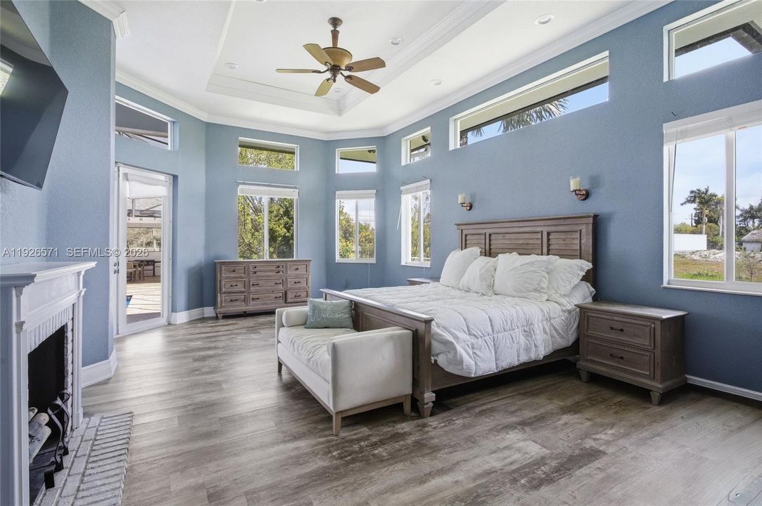 For Sale: $1,997,000 (5 beds, 4 baths, 4651 Square Feet)