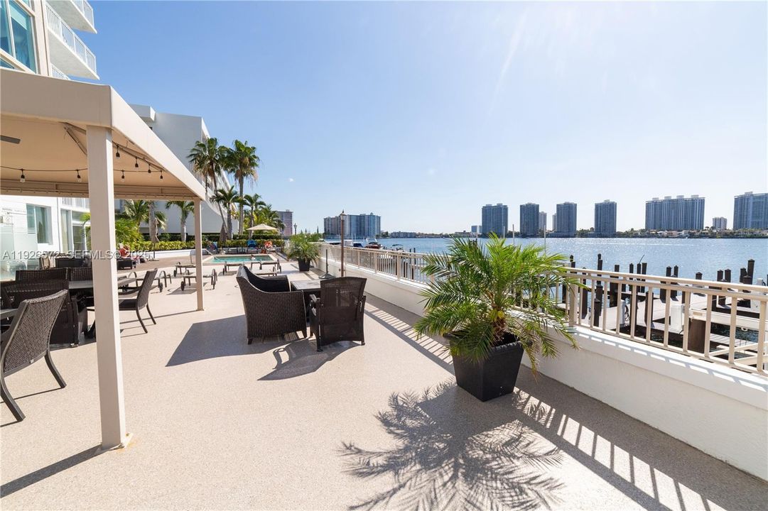 На продажу: $580,000 (2 спален, 2 ванн, 1100 Квадратных фут)