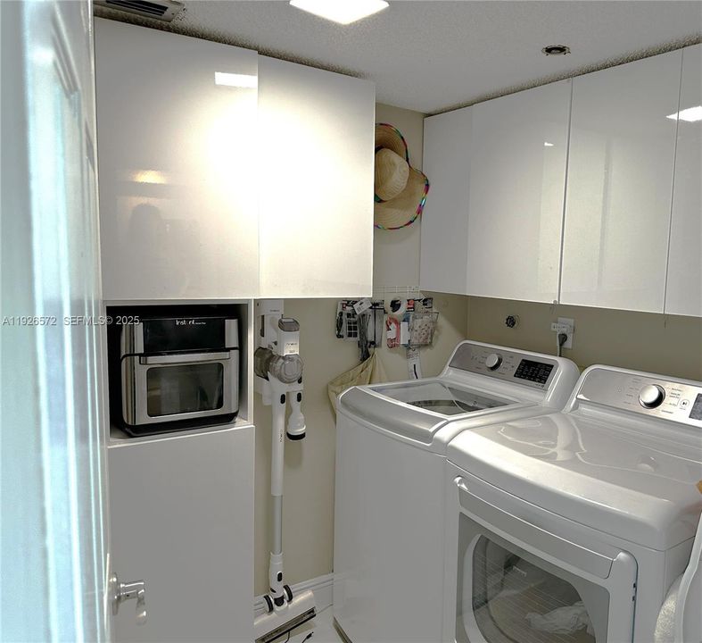 На продажу: $580,000 (2 спален, 2 ванн, 1100 Квадратных фут)