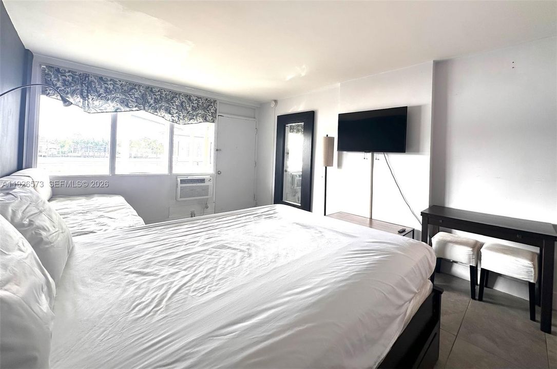 出租: $1,650 (0 贝兹, 0 浴室, 25163 平方英尺)