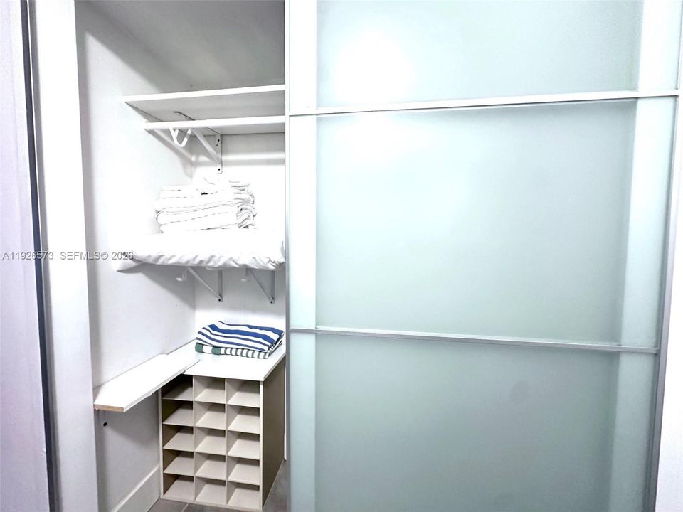 出租: $1,650 (0 贝兹, 0 浴室, 25163 平方英尺)