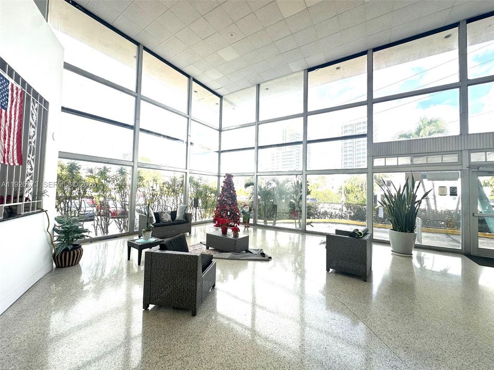 出租: $1,650 (0 贝兹, 0 浴室, 25163 平方英尺)