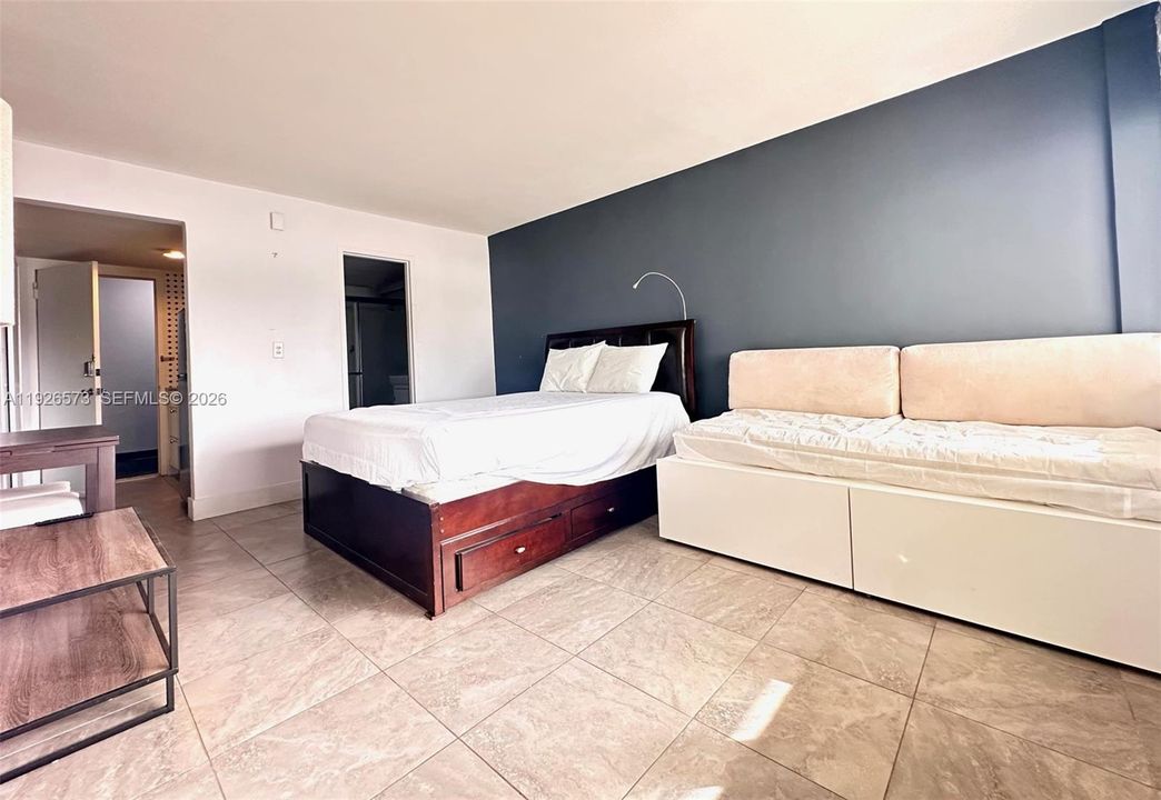 出租: $1,650 (0 贝兹, 0 浴室, 25163 平方英尺)