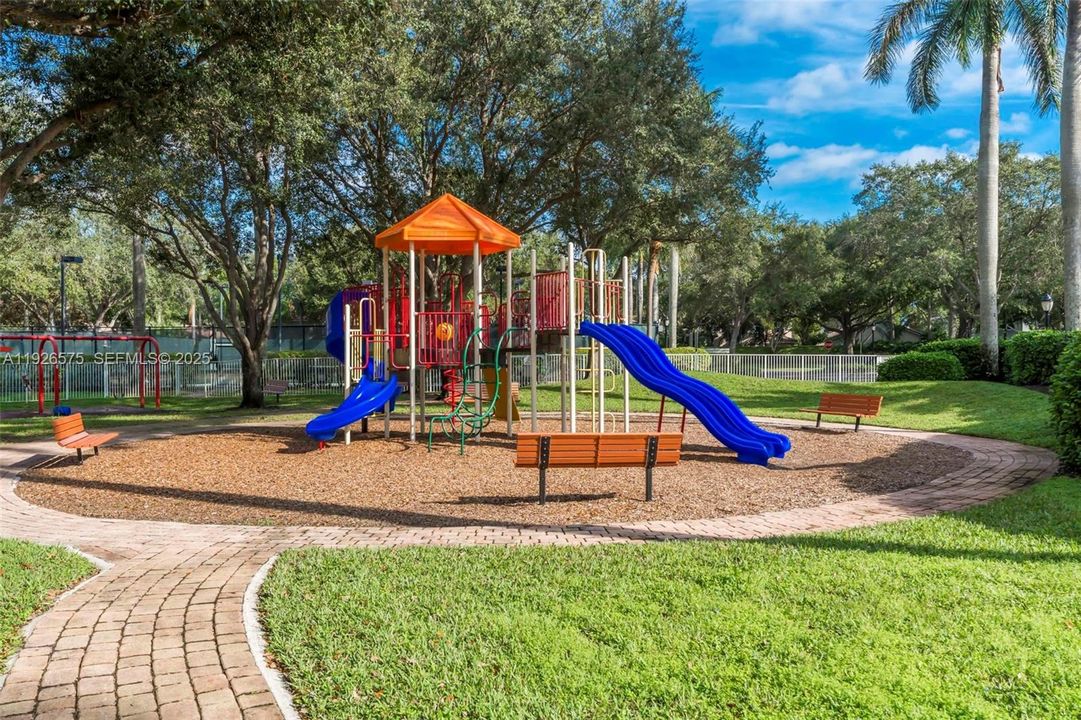 待售: $850,000 (4 贝兹, 2 浴室, 2540 平方英尺)