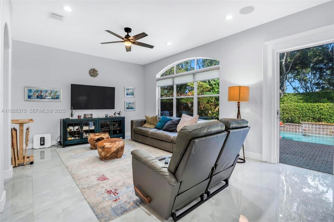 待售: $850,000 (4 贝兹, 2 浴室, 2540 平方英尺)