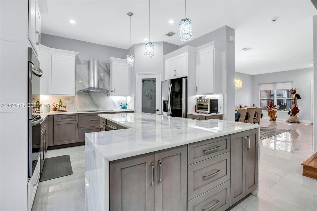 待售: $850,000 (4 贝兹, 2 浴室, 2540 平方英尺)