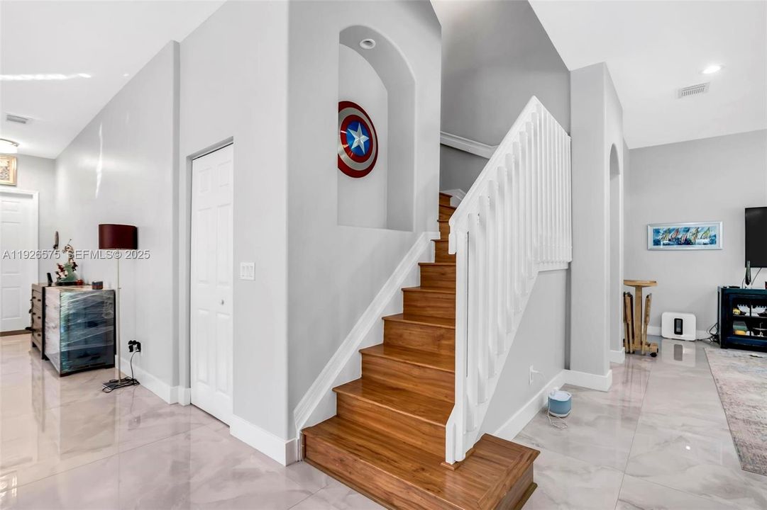 待售: $850,000 (4 贝兹, 2 浴室, 2540 平方英尺)